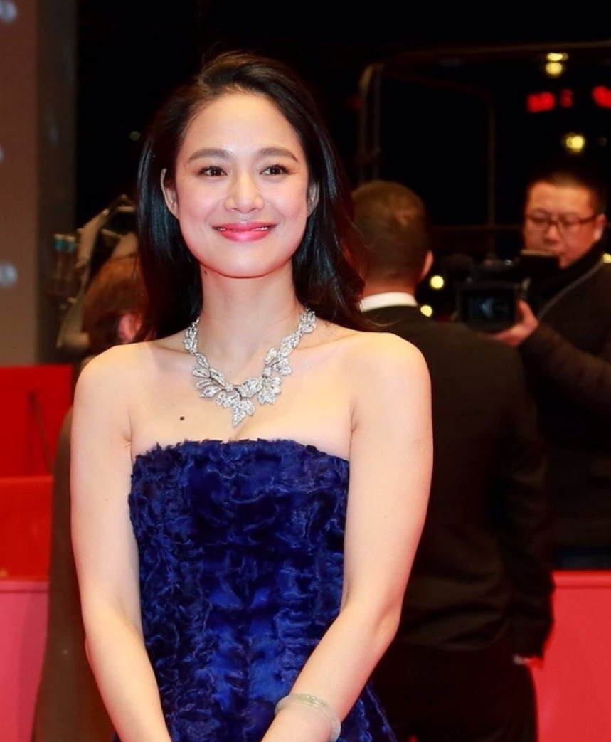 气场比巩俐还大的周韵,到底美在哪里?